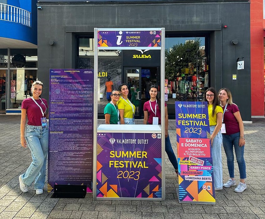 35 Hostess per stand medico Roma – agenzia hostess Roma fiera congresso